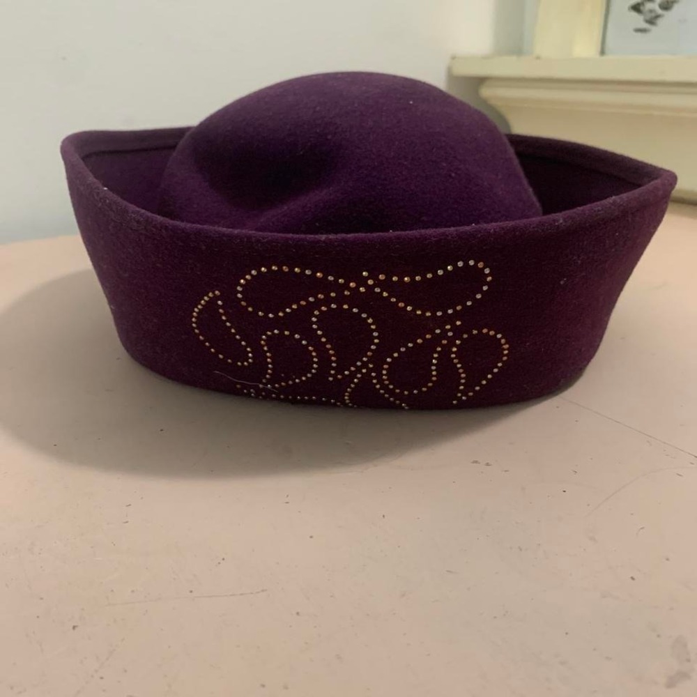 Vintage 1970s purple wool felt hat with gold studs